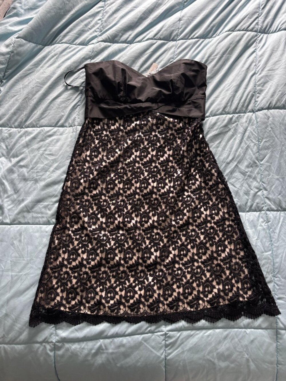 WHBM Strapless Lacey Mini Dress NWT - Picture 2 of 4